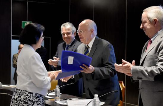 Entrega el secretario de salud el premio Aarón Sáenz