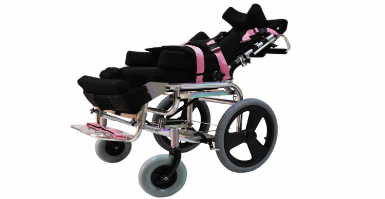 Mexicanos fabrican equipo para personas con discapacidad