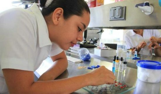La Fundación Amgen en asociación con The Resource Foundation apoya a Clubes de Ciencia México desde 2016