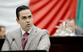 Diputado Íñiguez viola el derecho a la información, al bloquear a usuarios de twitter