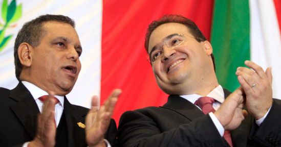 El ex gobernador Fidel Herrera, actual embajador de México en Barcelona, junto con Javier Duarte, ex gobernador de Veracruz buscado por la Procuraduría General de la República