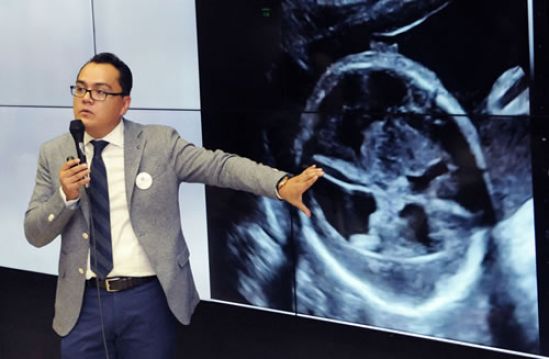 Realizan con éxito cirugía fetal para corregir espina bífida