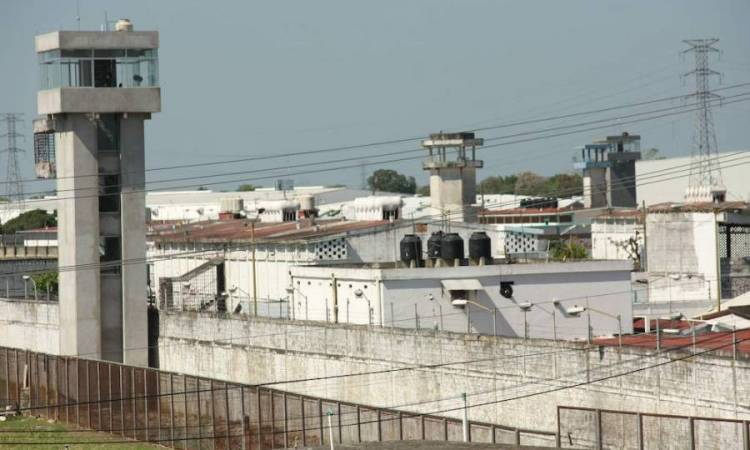La sana distancia no existe en centros penitenciarios