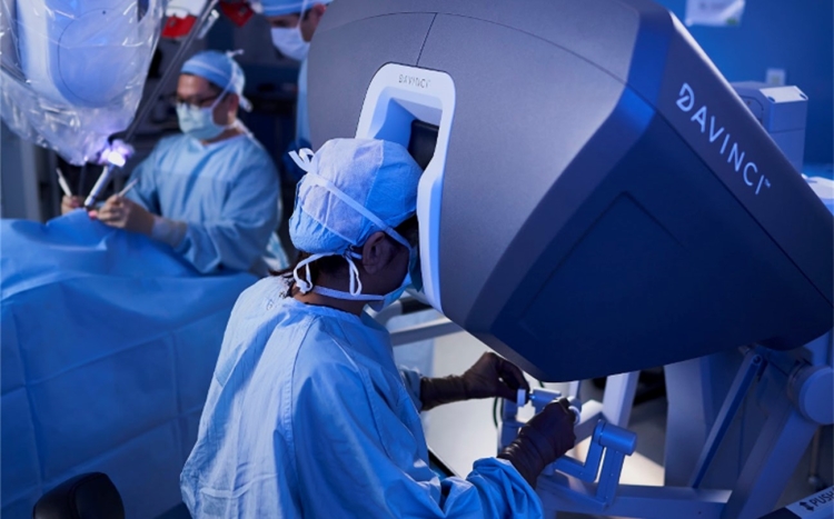 Extraordinaria cirugía oncológica suprarrenal con tecnología robótica mínimamente invasiva