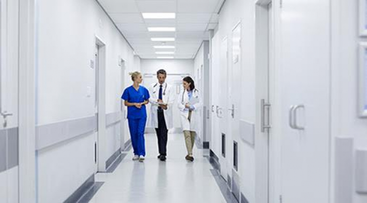 Cómo mejorar la atención al paciente y la seguridad en hospitales en épocas de constante cambio