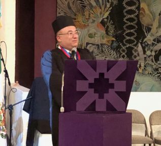 Otorgan Honoris Causa al científico mexicano Horacio Astudillo de la Vega