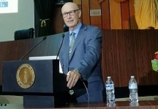 En la batalla contra la obesidad, la industria sabe cómo presionar y corromper a los políticos: Boyd Swinburn