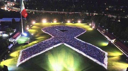 Forman más de 15 mil personas Lazo Humano más grande de la historia