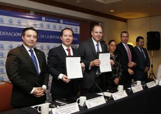 COFEPRIS y COPARMEX firman convenio para impulsar acciones en salud 