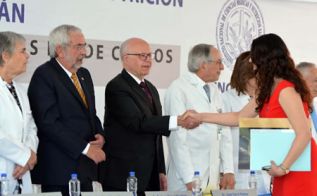 Egresan 212 especialistas del INCMyN Salvador Zubirán