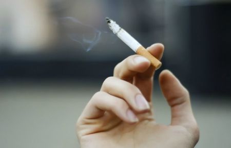 Organizaciones civiles lanzan campaña para aumentar impuestos a cigarros