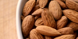 Consumir almendras puede mejorar los factores de riesgo de diabetes, según estudios recientes