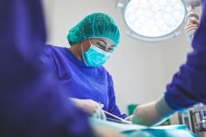 Alrededor del 93% de los médicos en México considera el acceso a los servicios de salud como un problema social grave