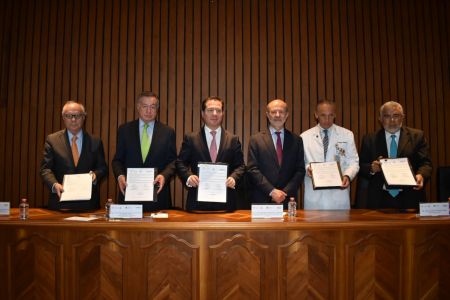 COFEPRIS, INPER e industria firman convenio de colaboración para protocolos de salud