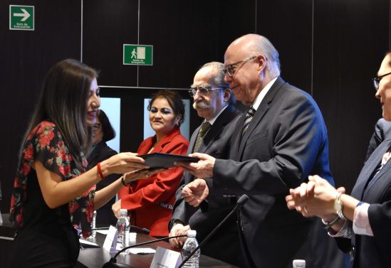 Labor de los trabajadores sociales fortalece su ionclusión en México